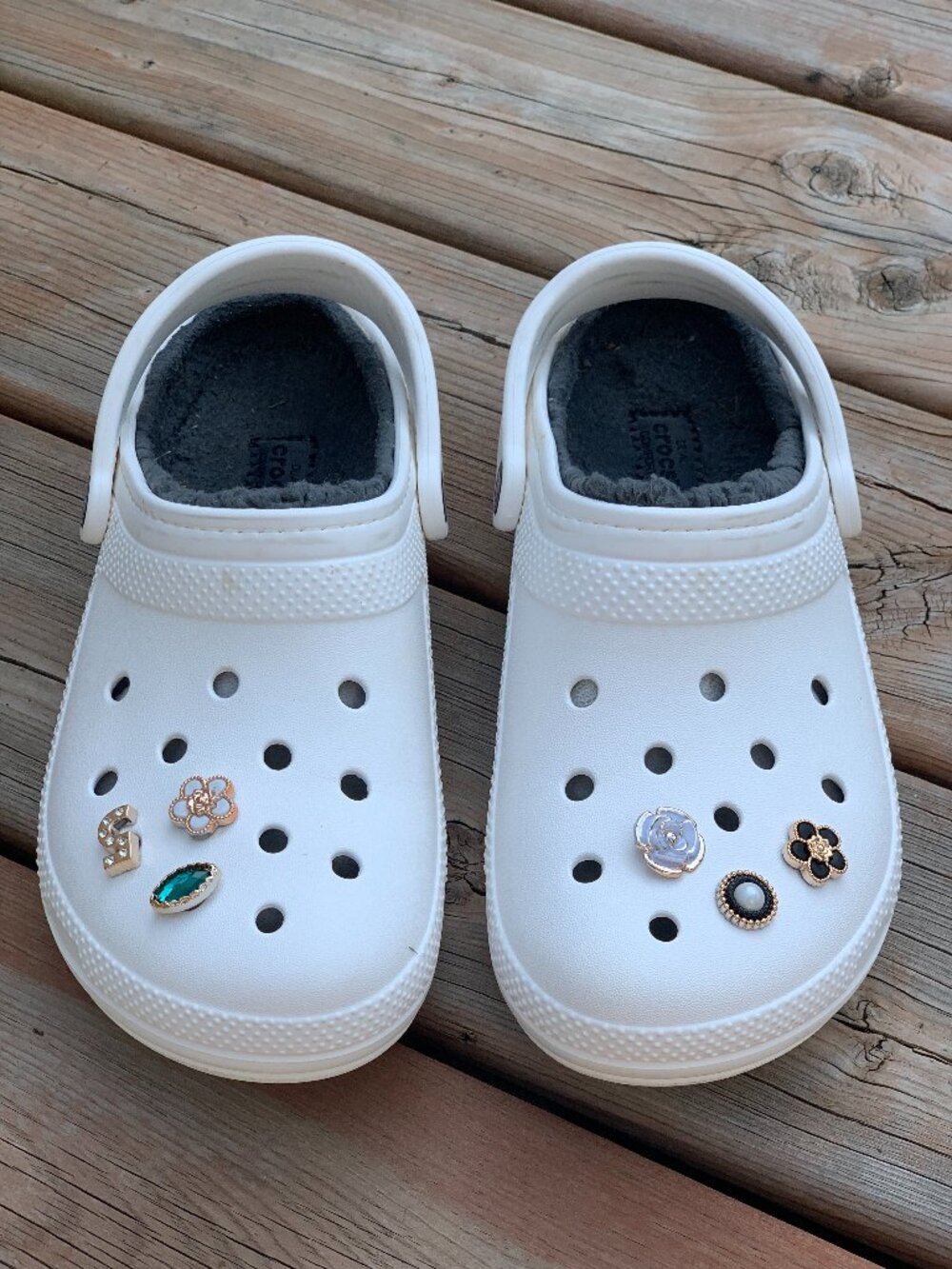 Crocs Clogs Unisex M6 W8 White Classic Lined Jibbitz Charms Cozy Comfort Sandals